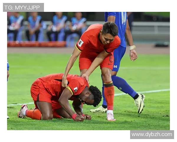 足球巨星们的睡眠秘密揭秘：从豪华床铺到私人定制被子背后的故事